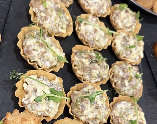 Тарталетки с салатом (микс)