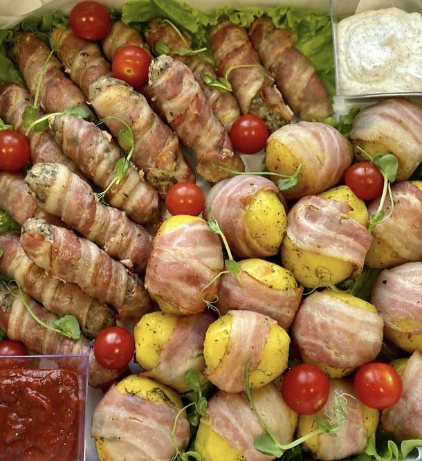 Мини люля кебаб и картофель в беконе