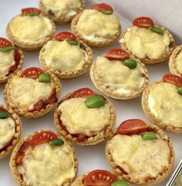 Мини киши в тарталетках 16 шт
