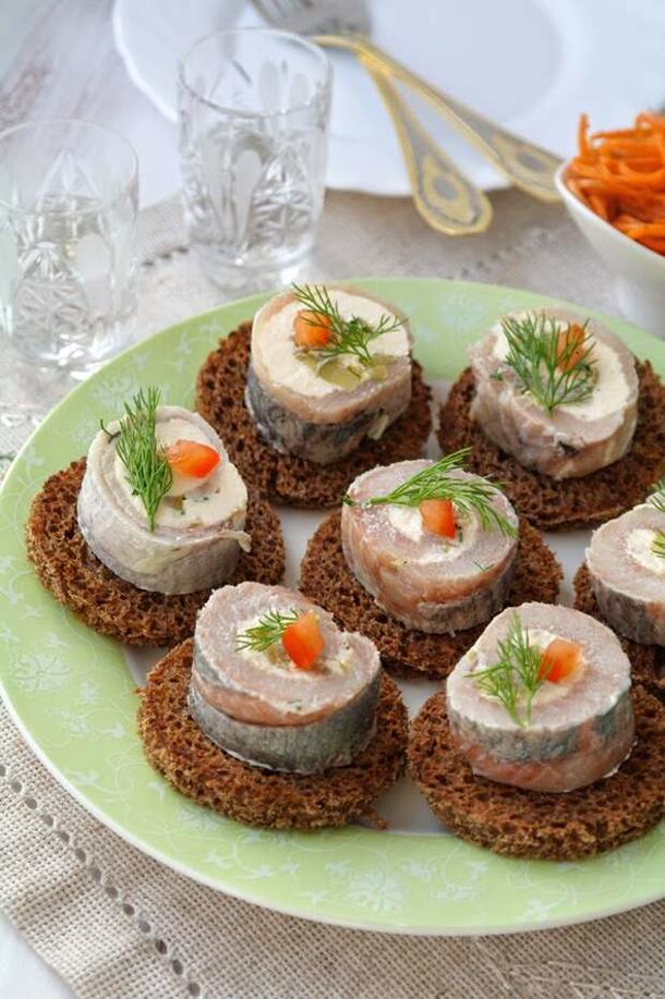 Крутоны из сельди Крутоны из сельди