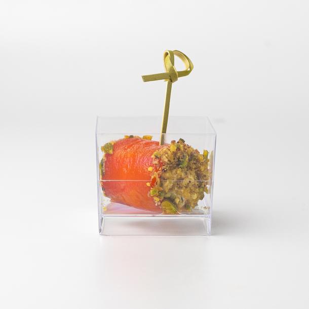 Рулетик из запеченного перца со сливочным муссом с артишоком и вялеными томатами