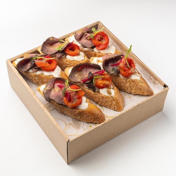 Сет брускетт с ростбифом и перцем