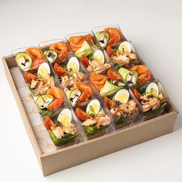 Бокс салатов с семгой