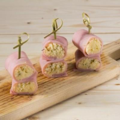 Мини-рулеты из ветчины, фаршированные сыром и чесноком Мини-рулеты из ветчины, фаршированные сыром и чесноком