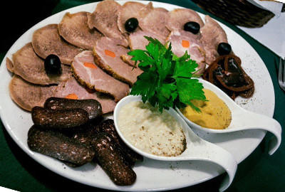 Мясные итальянские деликатесы Мясные итальянские деликатесы