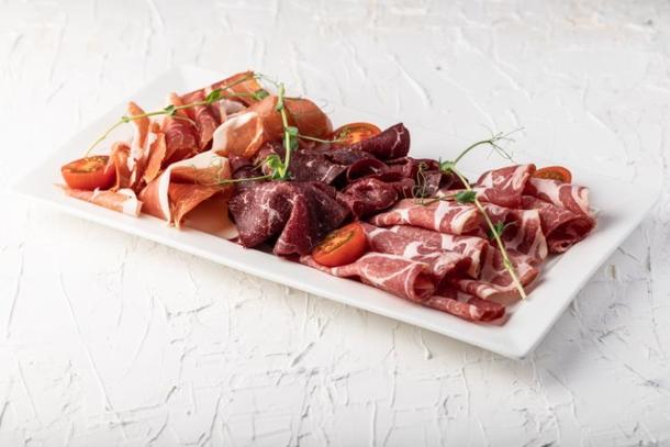 Мясные итальянские деликатесы Мясные итальянские деликатесы