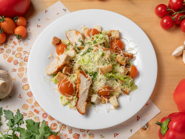 Салат Цезарь с курицей Салат Цезарь с курицей