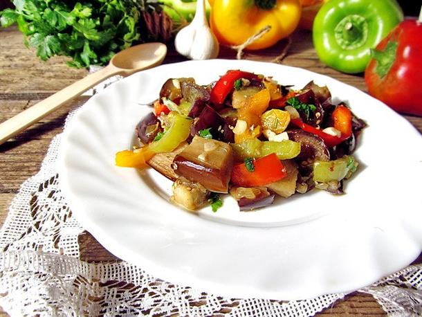 Овощи жареные (баклажаны, цуккини, перец болгар., чеснок, зелень) 150 гр.