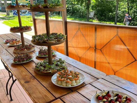 Фуршетный сет стандарт с горячими закусками на 11-12 персон в Самаре