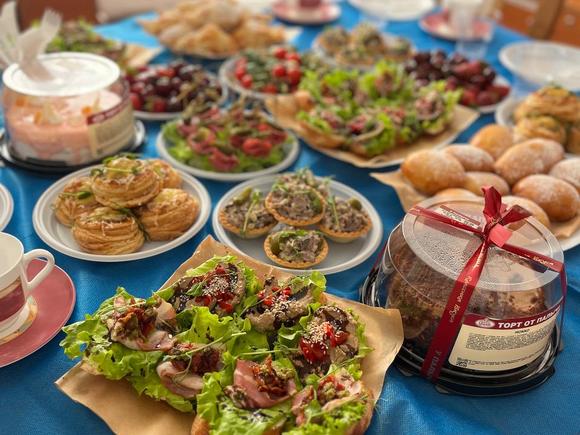 Фуршетный сет стандарт с горячими закусками на 36-40 персон в Самаре