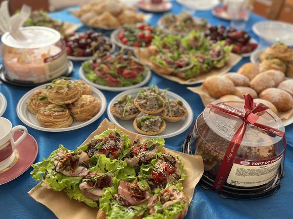Фуршетный сет стандарт с горячими закусками на 41-45 персон в Самаре