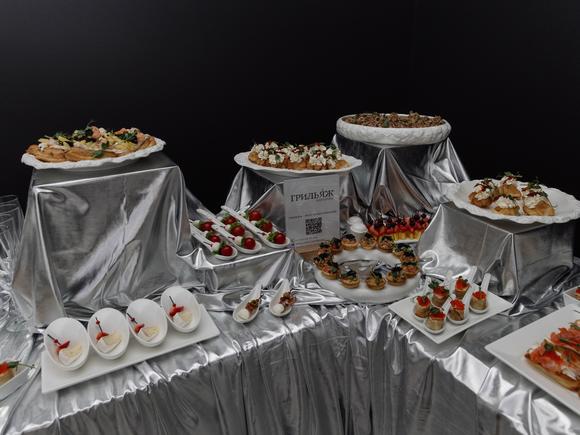 Недорогой фуршетный сет с горячими закусками на 8-10 персон в Самаре