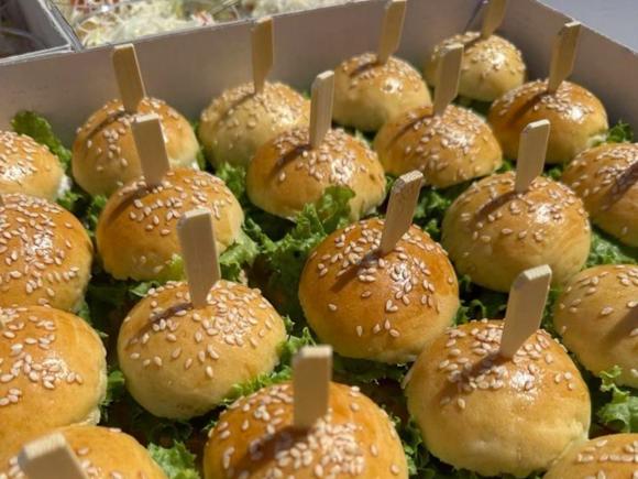 Фуршетное меню с бургерами на 20 персон в Самаре
