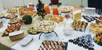 Праздничный фуршетный сет с горячими закусками на 8 персон