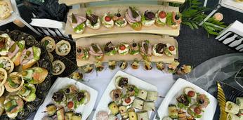 Доставка блюд и напитков на 5 персон