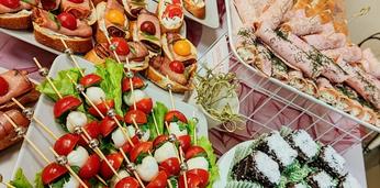 Классический фуршет с десертами на 25 персон