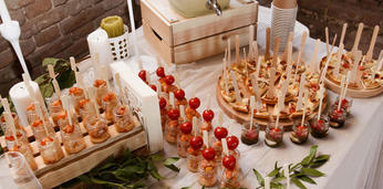 Доставка блюд и напитков на 26 персон